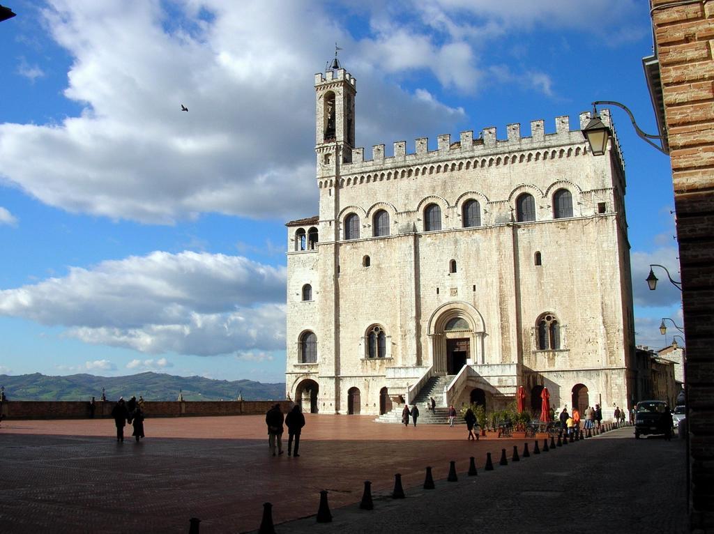 Residenza Le Logge Bed & Breakfast Gubbio Eksteriør bilde