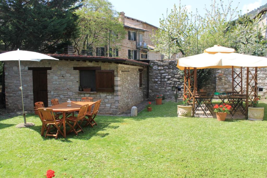 Residenza Le Logge Bed & Breakfast Gubbio Eksteriør bilde