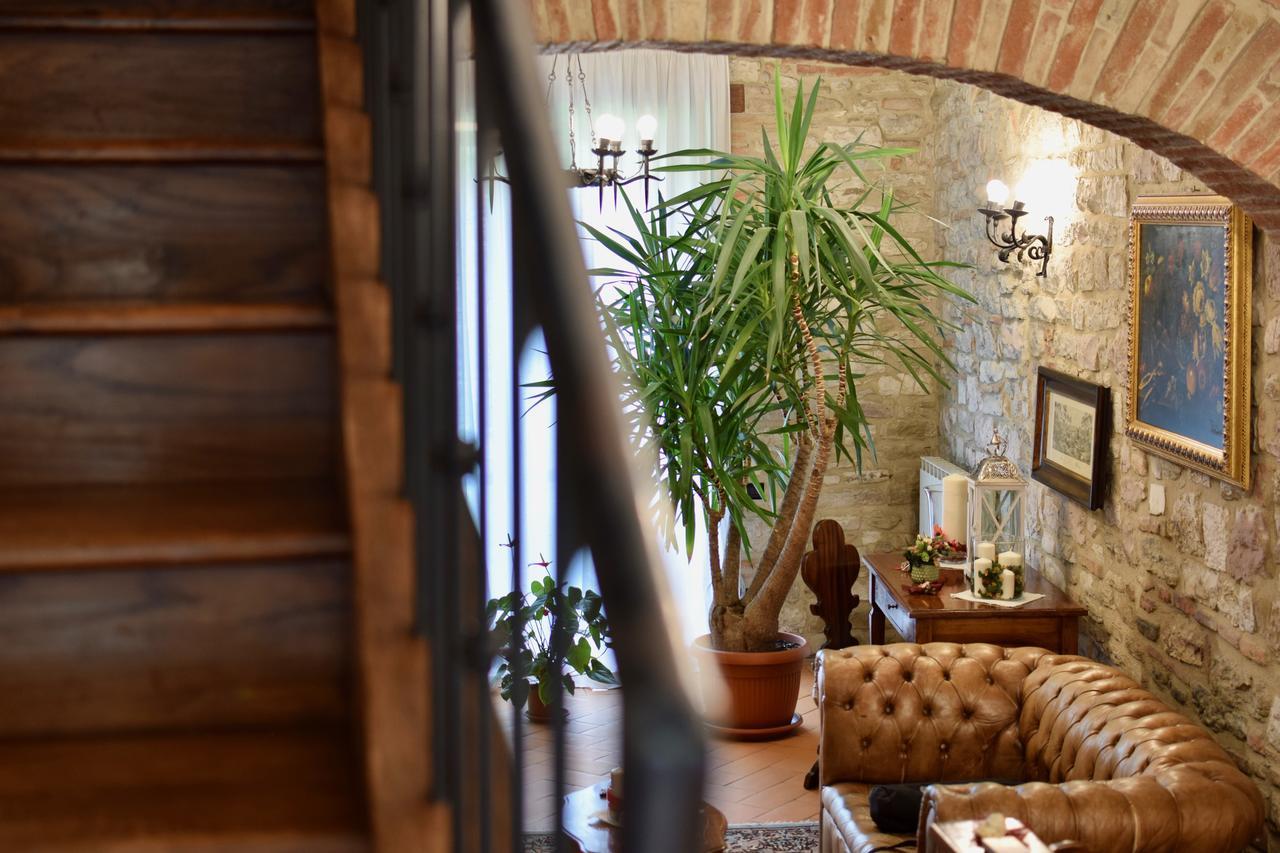 Residenza Le Logge Bed & Breakfast Gubbio Eksteriør bilde